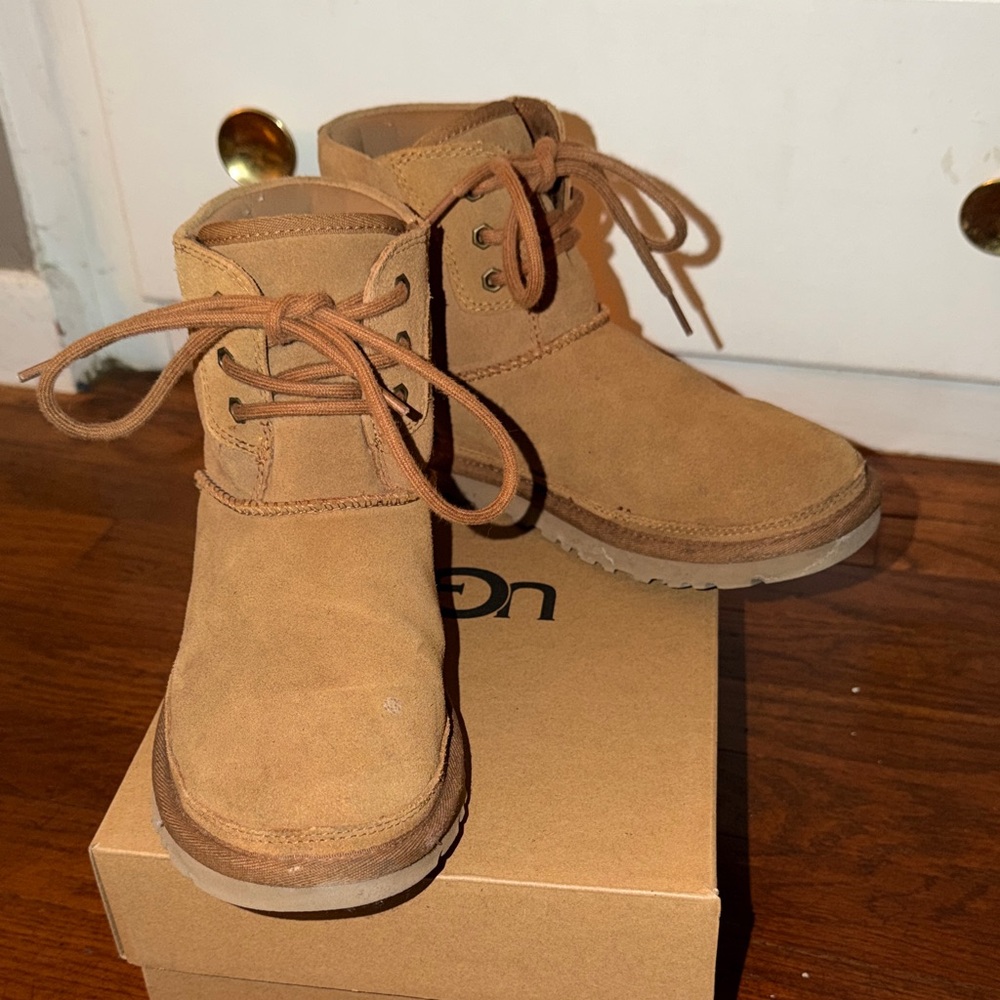UGG Chestnut Lace-Up Boots Size 7 Women’s